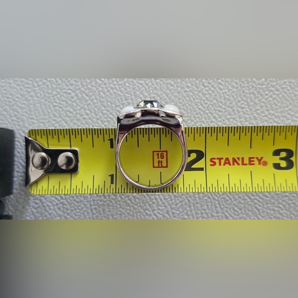 Green Stone and mother of Pearl Bow style Silver tone Ring New - Picture 11 of 11